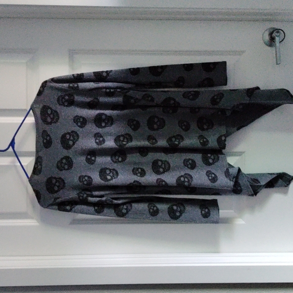 🧿🧿💀HOT TOPIC SKULLS BLACK& GREY WATERFALL CARDIGAN 🫶🏼🪬 XS☠️🧿🪦⚰️🍥🪦⚱️💀 - Picture 5 of 6